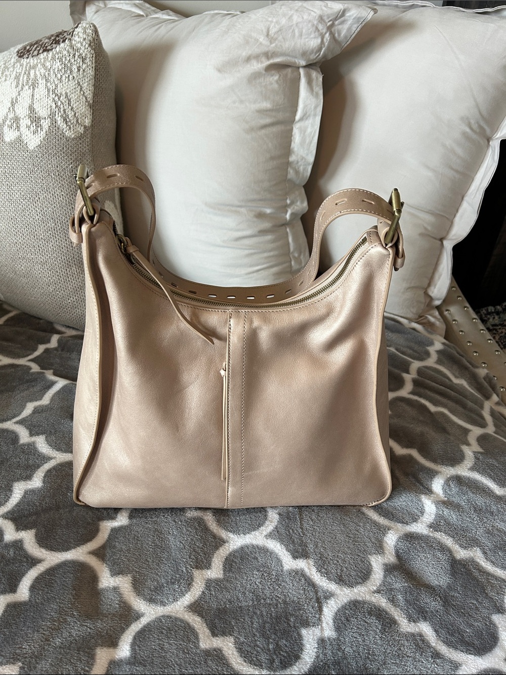 NWOT-HOBO International Marley Shoulder bag in Twilight color